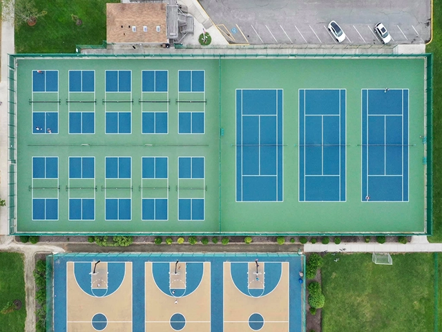 Sơn 4 lớp sân tennis-pickleball có 10% hạt cao su TOPSPORTS trên nền xi măng